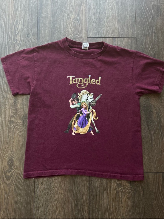 Gildan Other - Gildan Tangled Graphic Tee